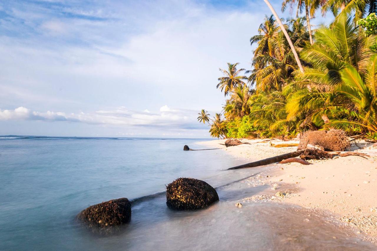 Pinang Island - Private Island Sea View Bungalows Singkil  외부 사진
