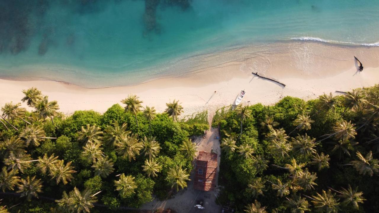 Pinang Island - Private Island Sea View Bungalows Singkil  외부 사진