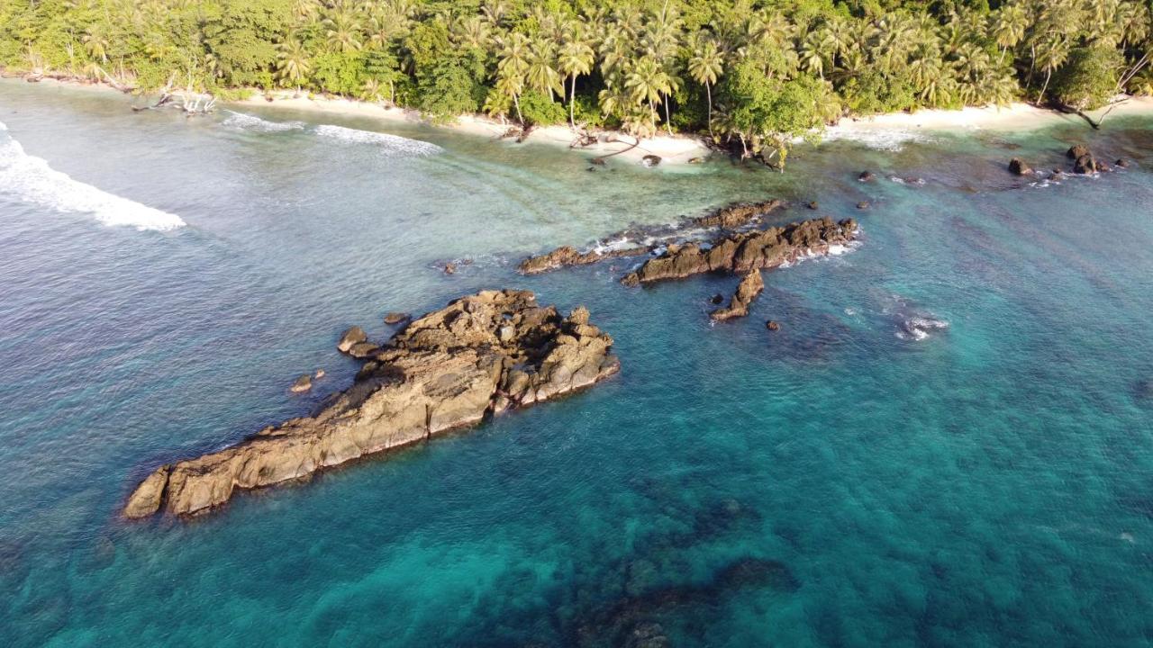 Pinang Island - Private Island Sea View Bungalows Singkil  외부 사진