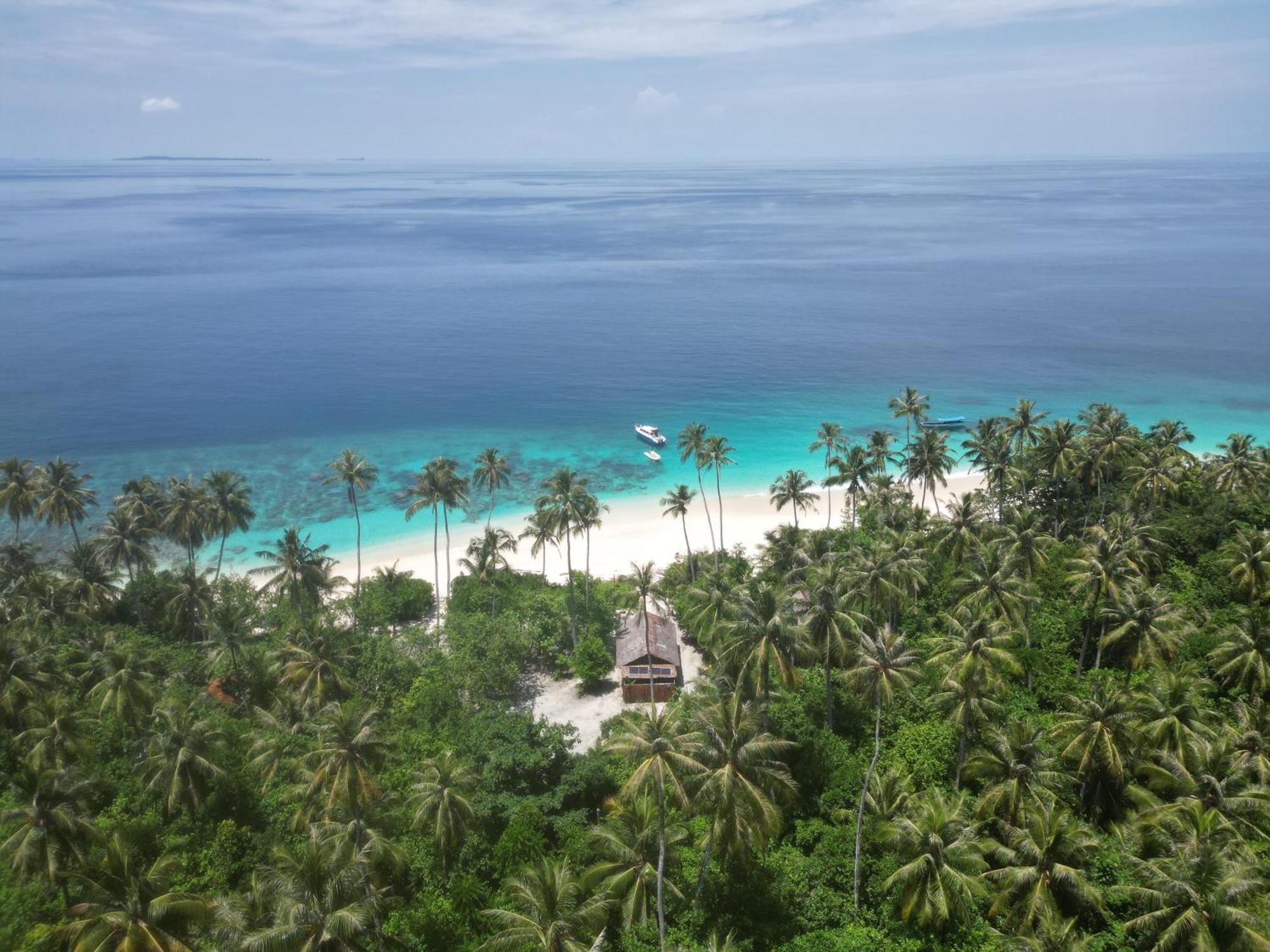 Pinang Island - Private Island Sea View Bungalows Singkil  외부 사진