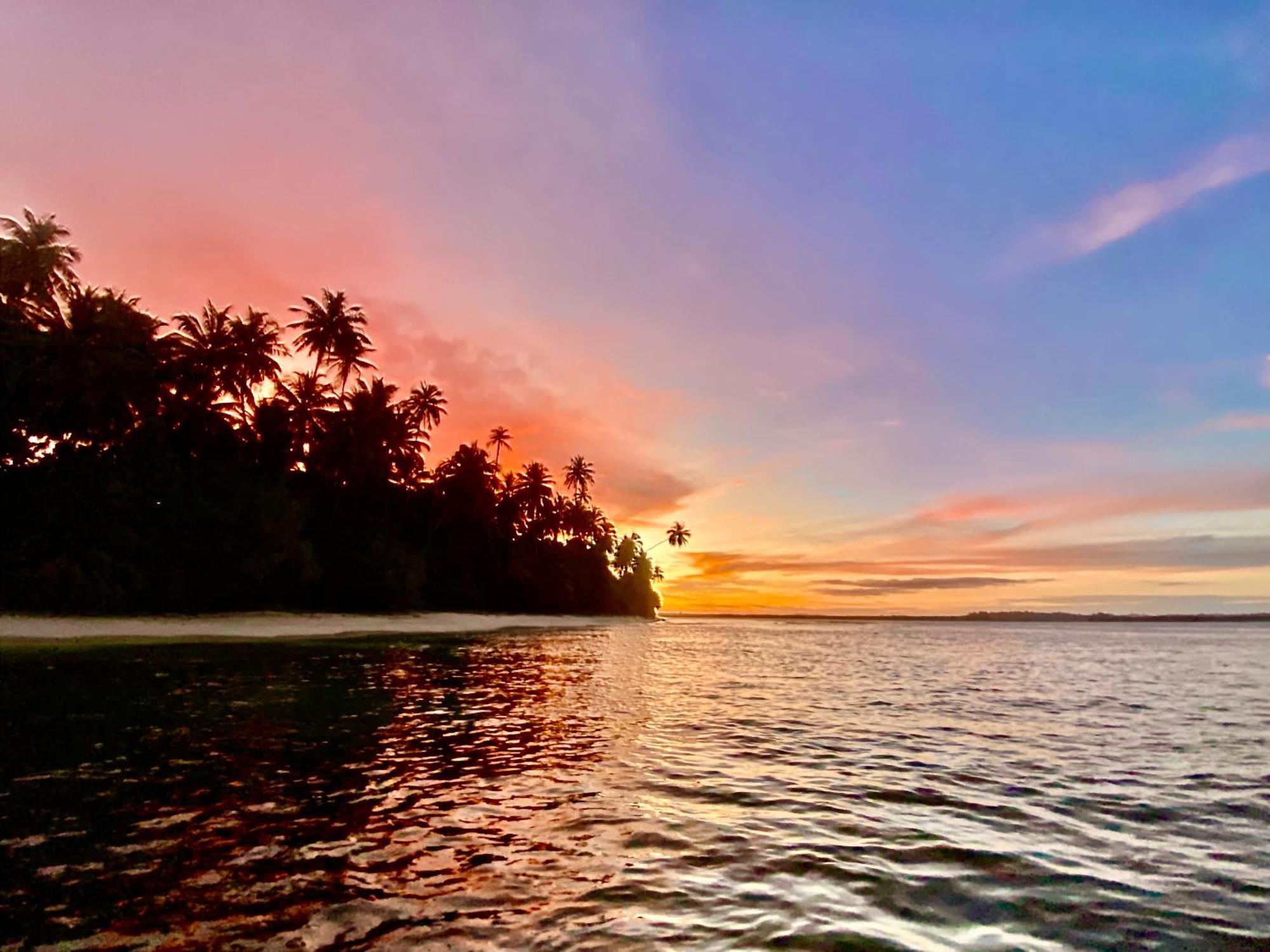 Pinang Island - Private Island Sea View Bungalows Singkil  외부 사진