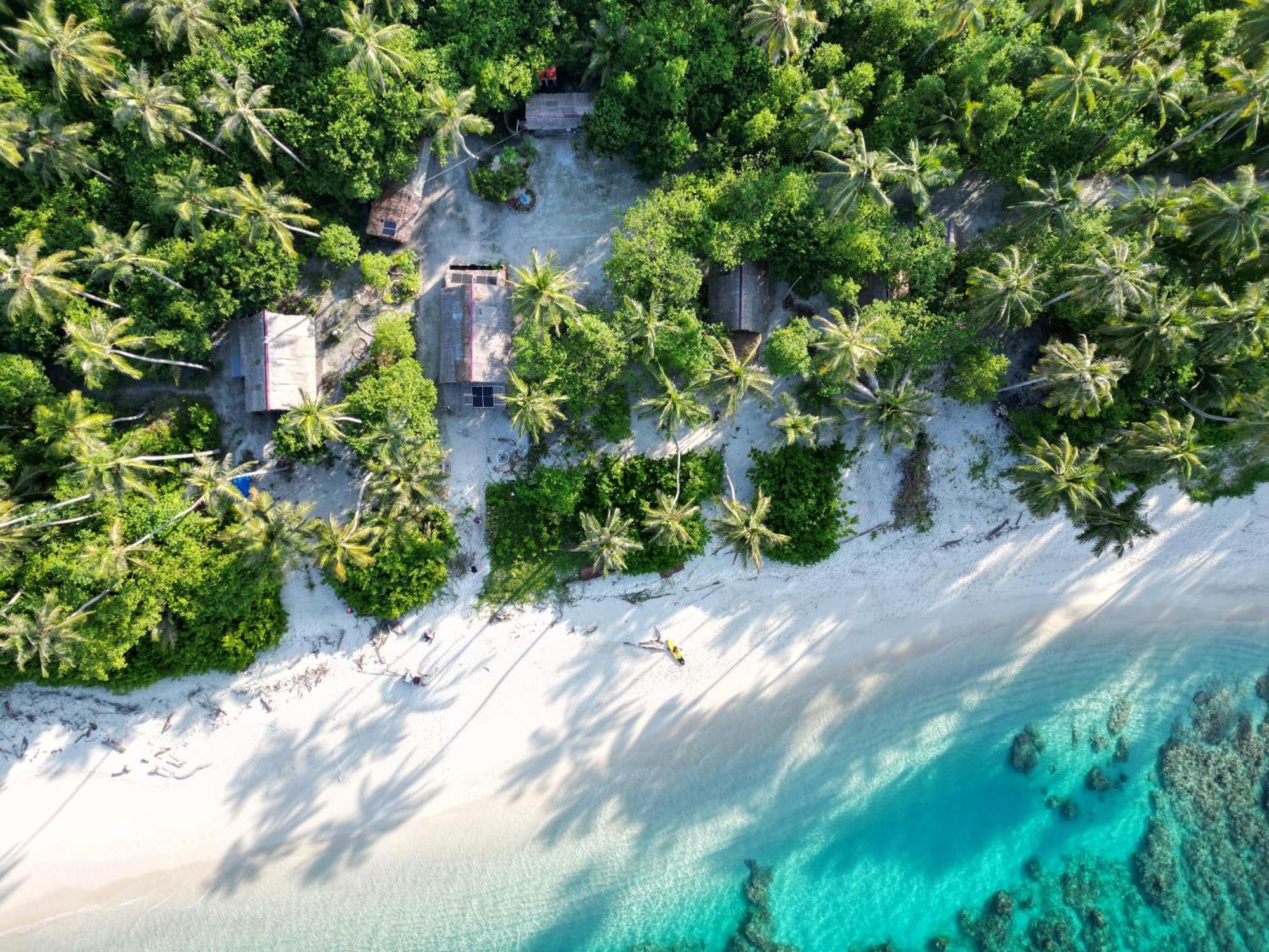 Pinang Island - Private Island Sea View Bungalows Singkil  외부 사진
