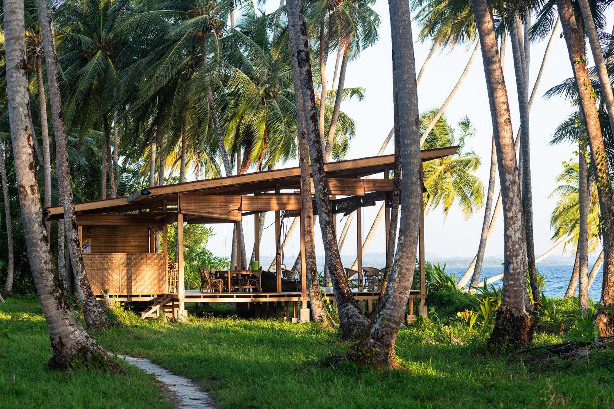 Pinang Island - Private Island Sea View Bungalows Singkil  외부 사진