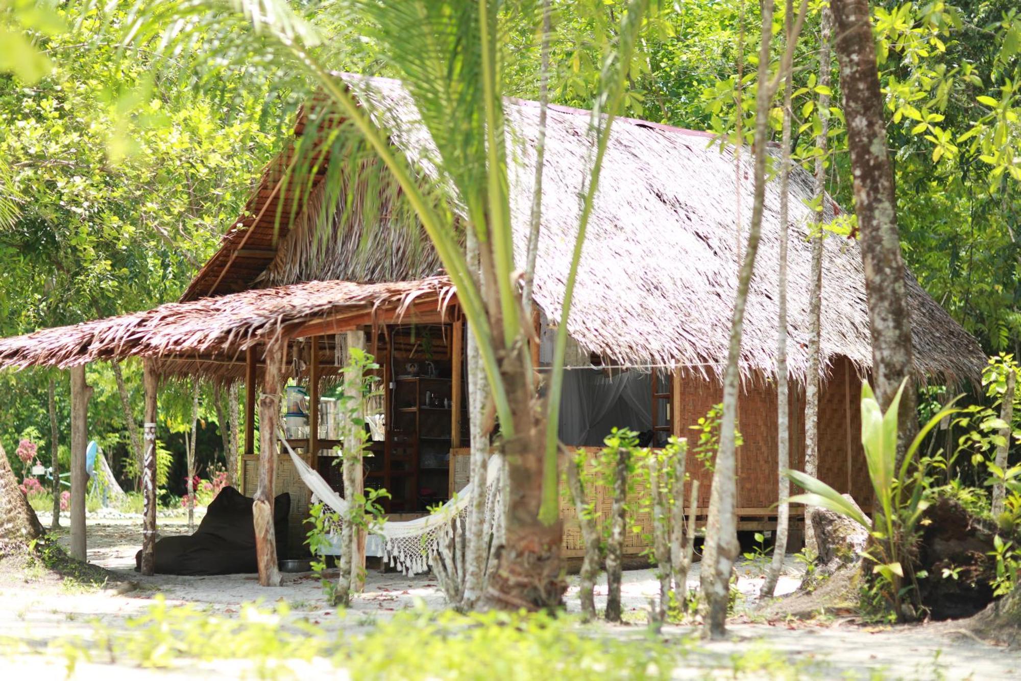 Pinang Island - Private Island Sea View Bungalows Singkil  외부 사진