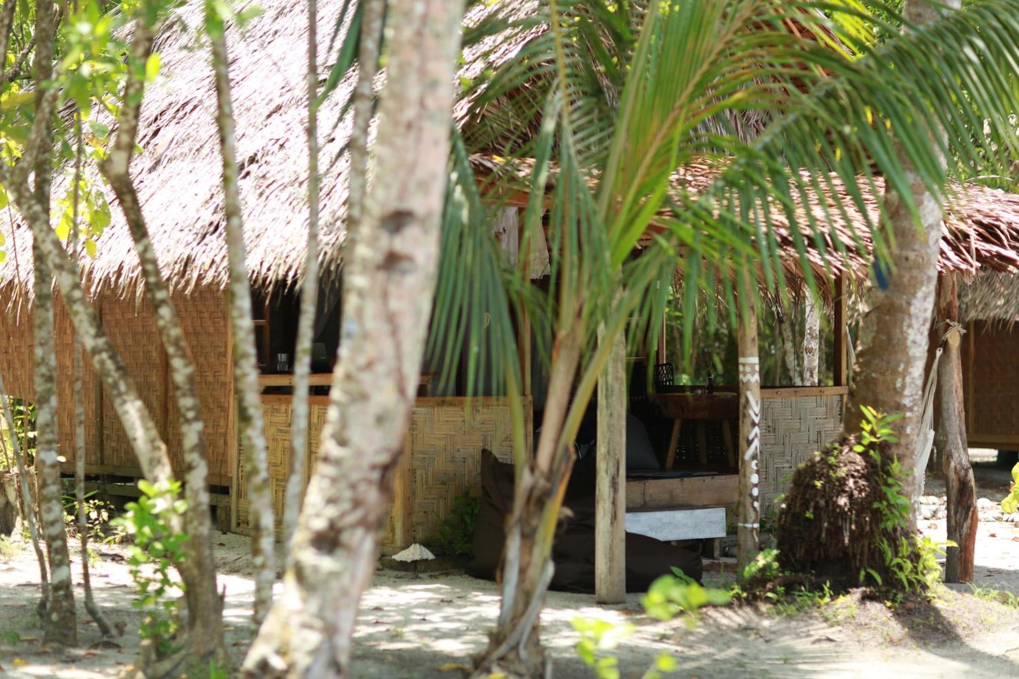 Pinang Island - Private Island Sea View Bungalows Singkil  외부 사진
