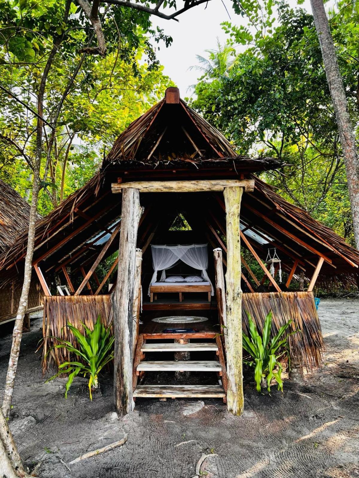 Pinang Island - Private Island Sea View Bungalows Singkil  외부 사진