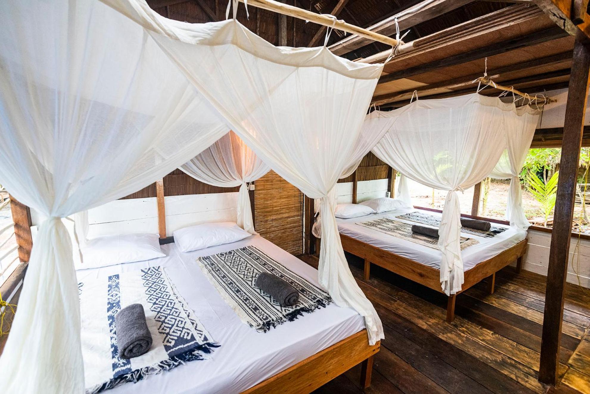Pinang Island - Private Island Sea View Bungalows Singkil  외부 사진