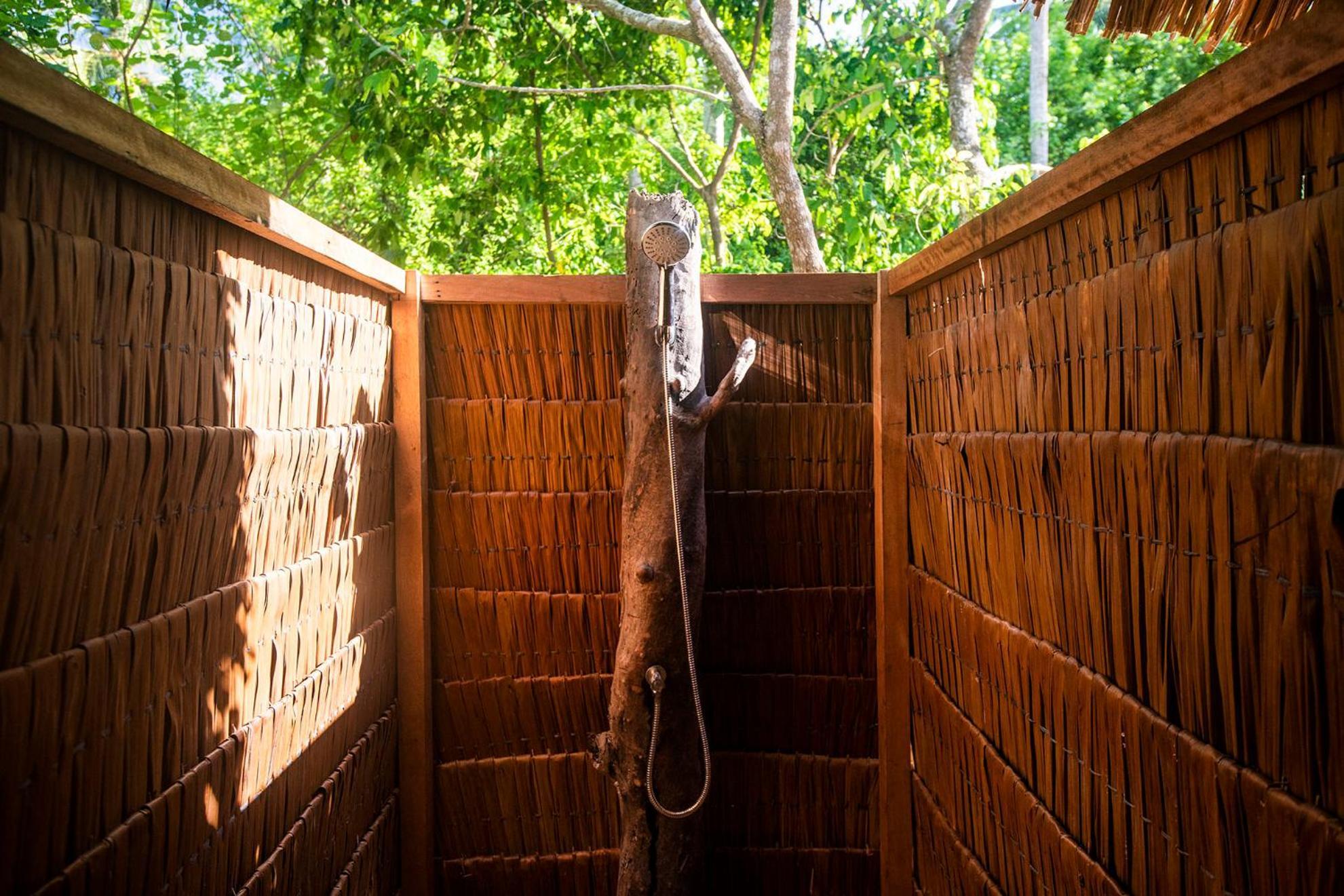 Pinang Island - Private Island Sea View Bungalows Singkil  객실 사진