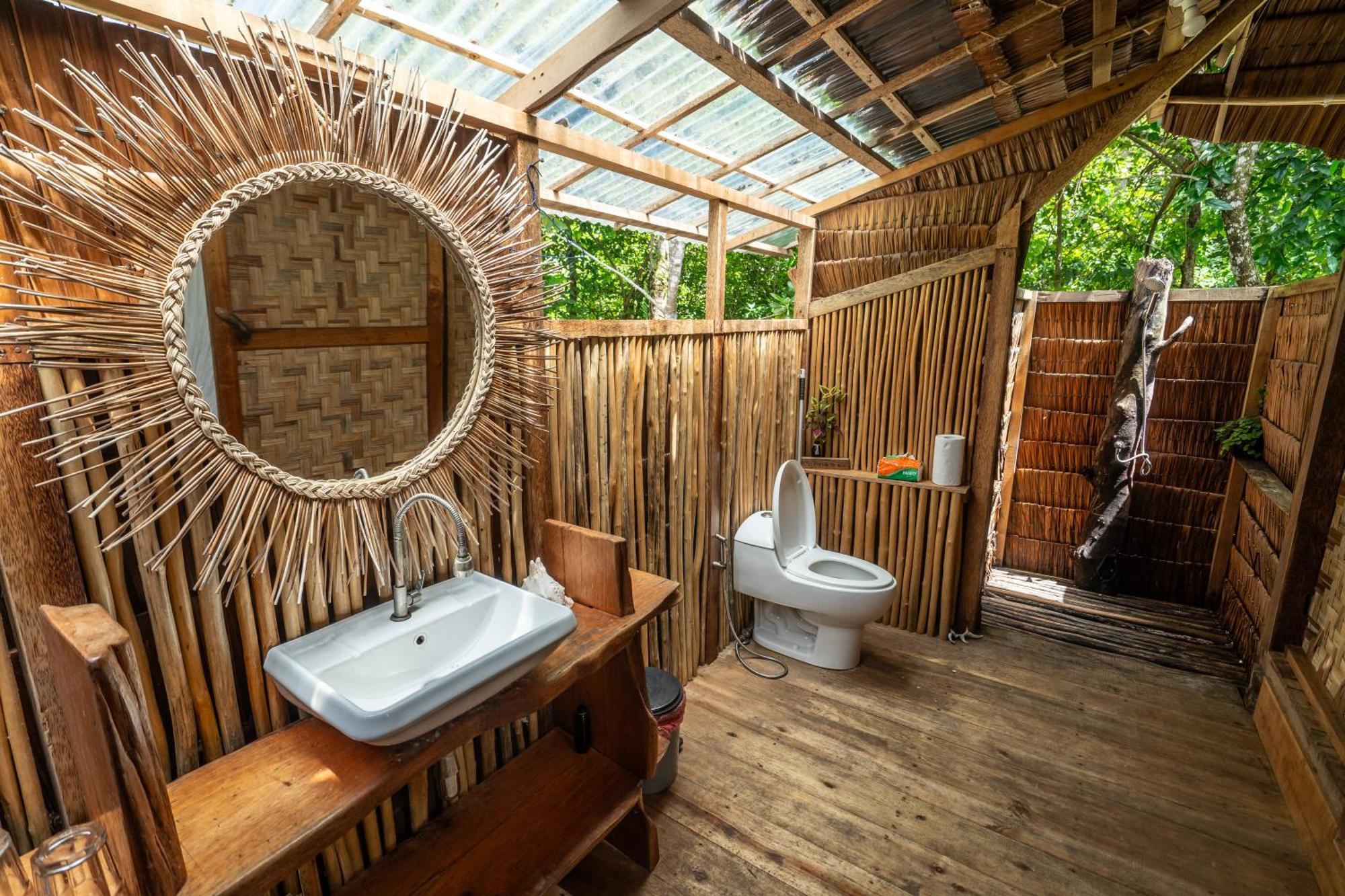Pinang Island - Private Island Sea View Bungalows Singkil  외부 사진