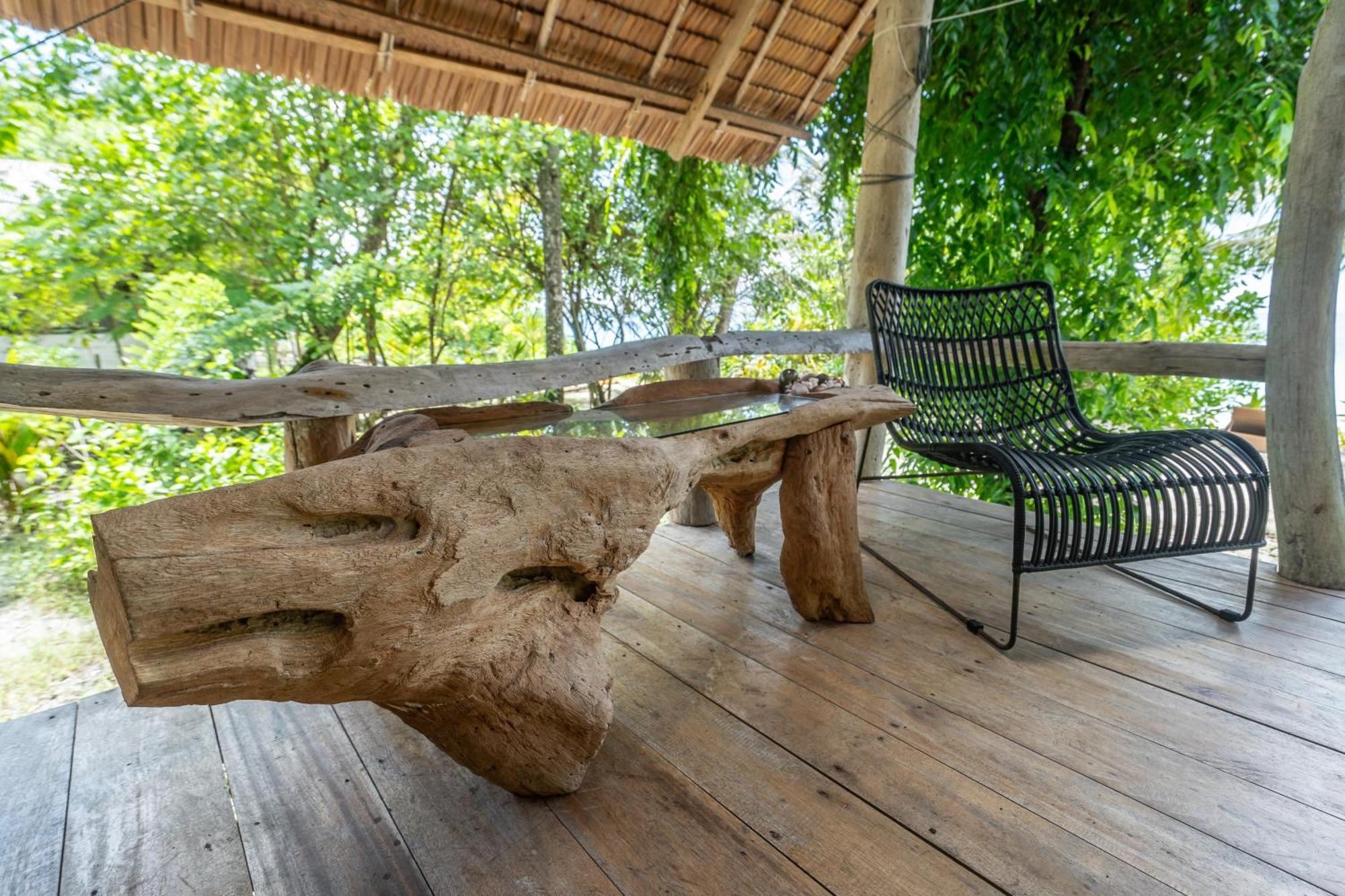 Pinang Island - Private Island Sea View Bungalows Singkil  객실 사진
